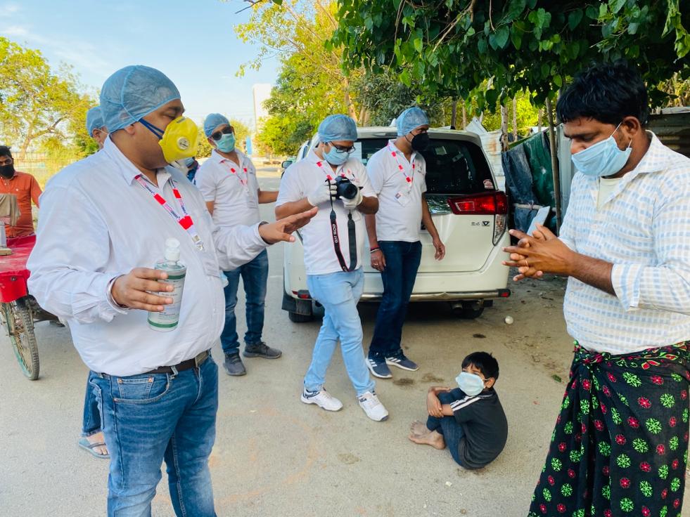 मुश्किल घड़ी में इंसानियत की अनूठी मिसाल पेश करते हिन्दराइज फाउंडेशन के जांबाज़